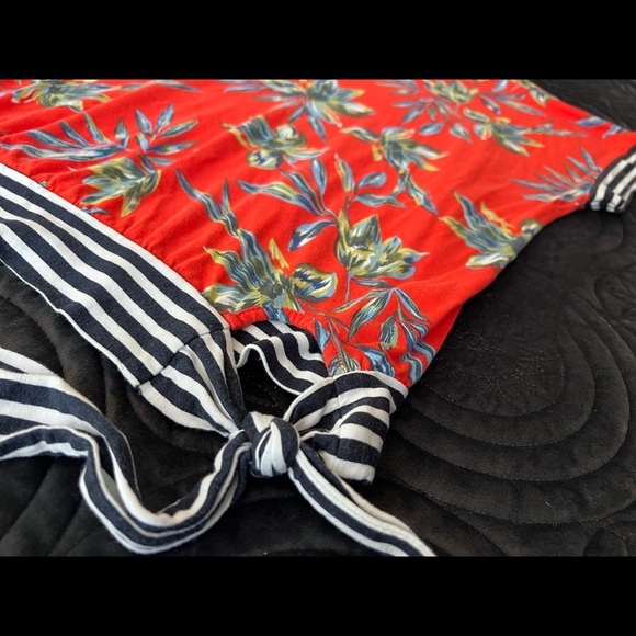 Tropical Print Tee w/ Stripe Trim - Picture 2 of 6